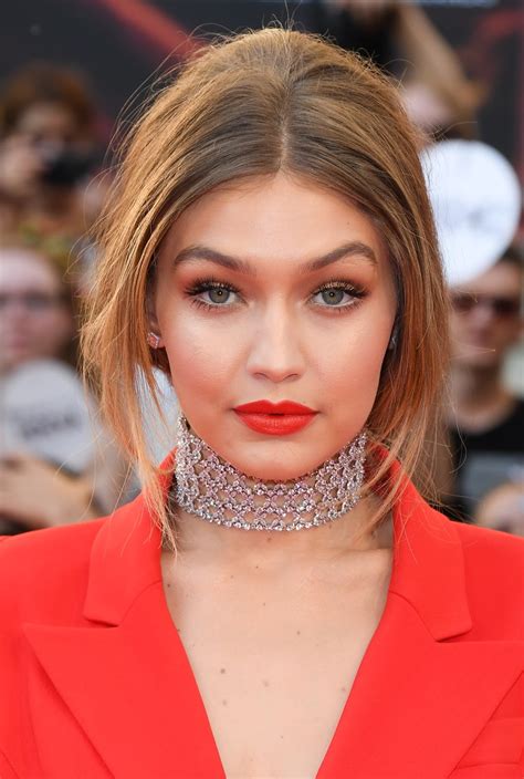 gigi hadid red carpet looks